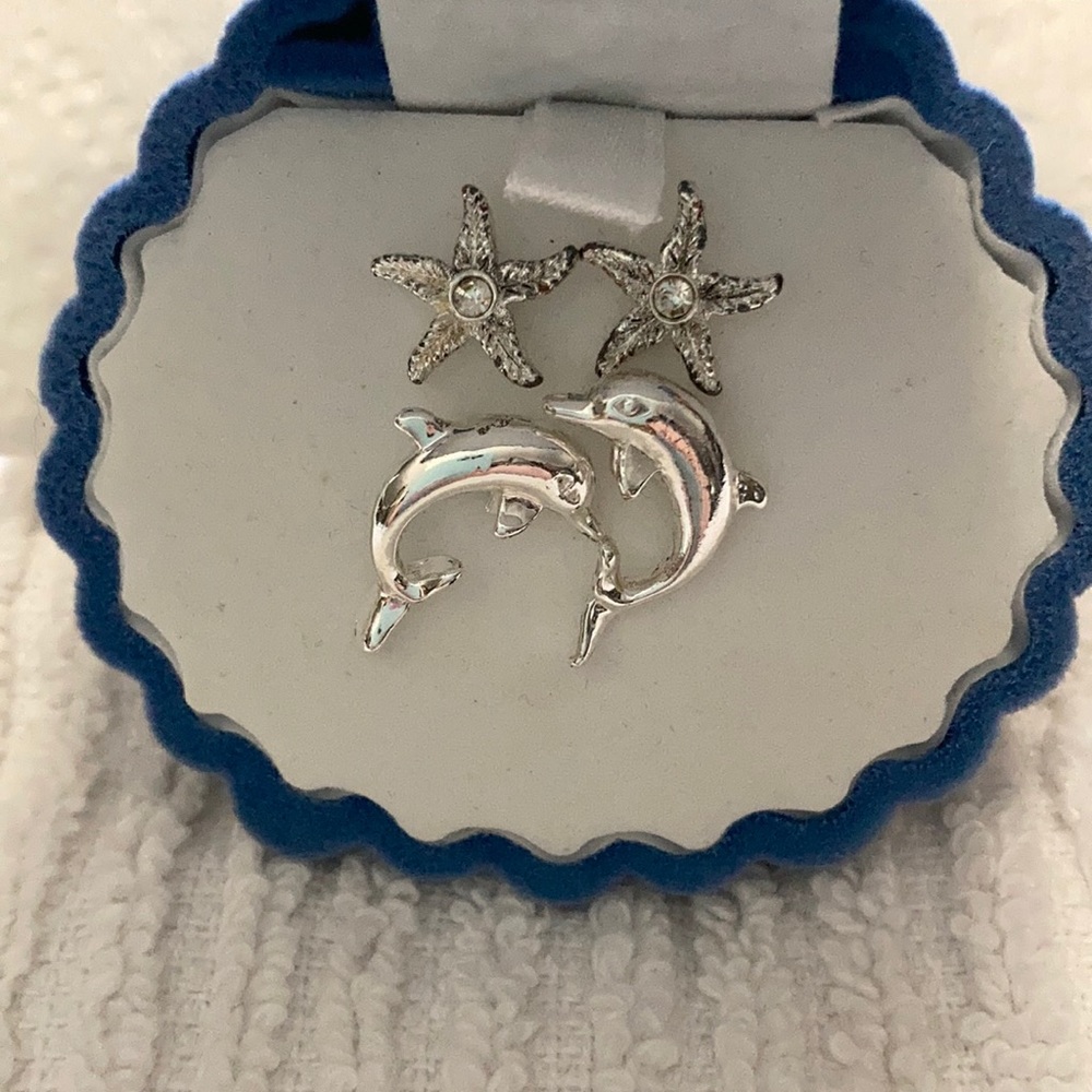 2 pairs of earrings Dolphin & Starfish